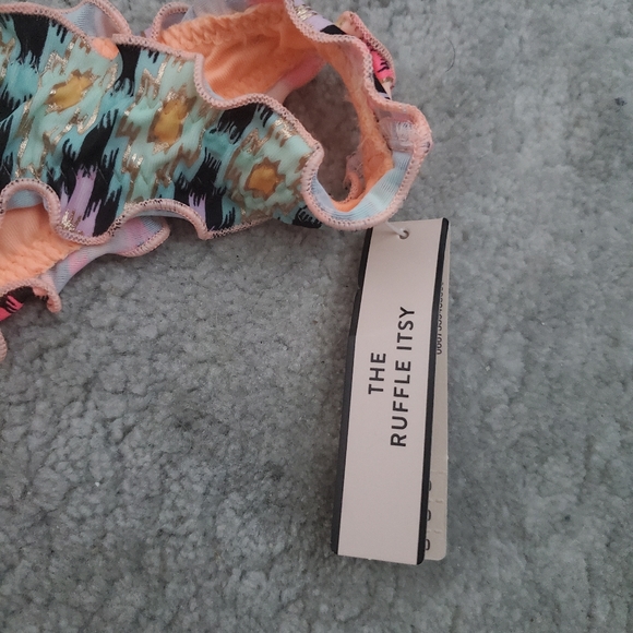 Bikini - Picture 2 of 2